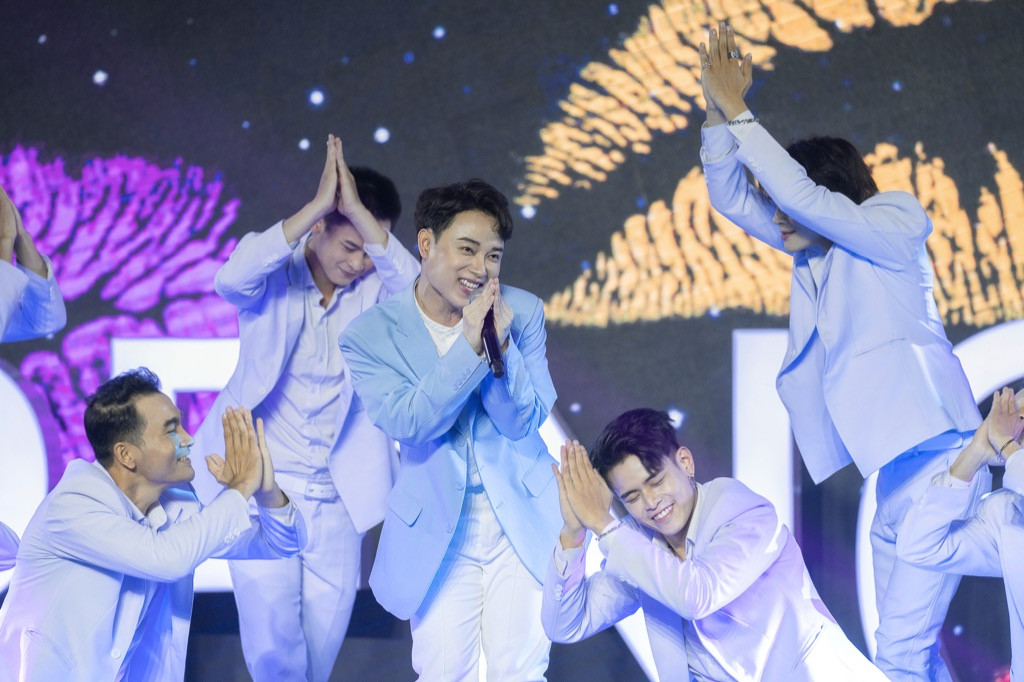 Trúc Nhân “tình tứ” với Ngô Kiến Huy, Sơn Tùng M-TP biểu cảm cực yêu tại sự kiện ảnh 4