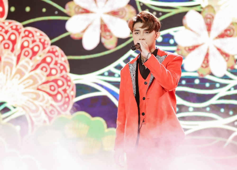 Noo Phước Thịnh hóa “ông hoàng cô đơn”, Gil Lê “trách cứ người cũ” tại V Heartbeat ảnh 10