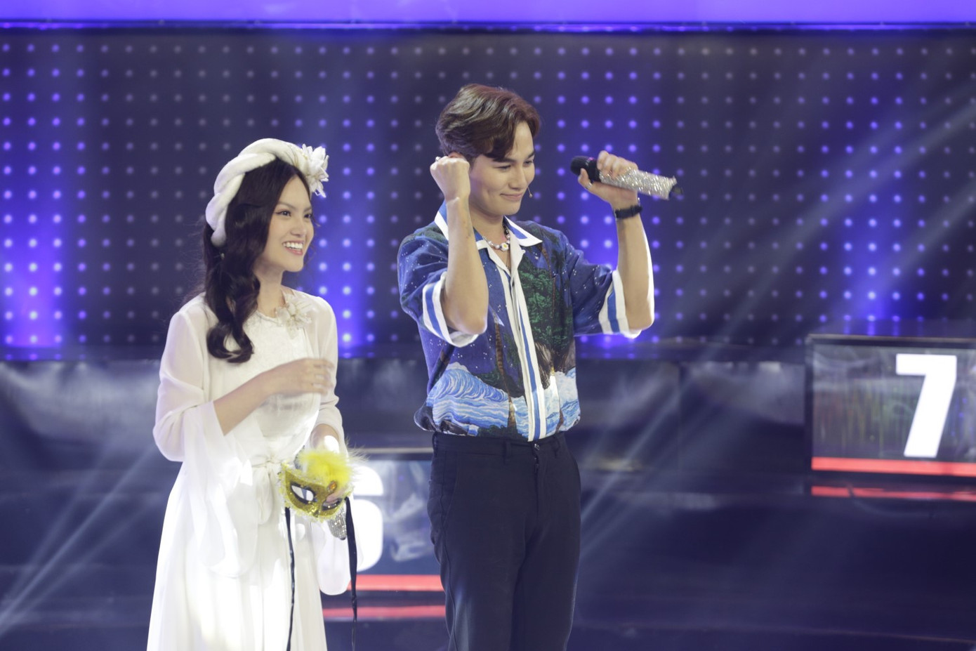 Trúc Nhân “giật micro” trai đẹp Bạc Liêu vì hát dở banh nóc ở “Giọng Ải Giọng Ai“ ảnh 7