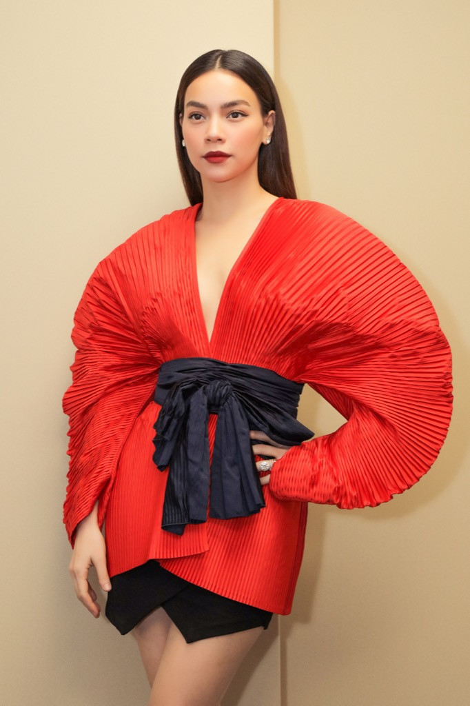 Hồ Ngọc Hà làm giám khảo khách mời trong cuộc thi âm nhạc cùng huyền thoại Michael Bolton ảnh 2