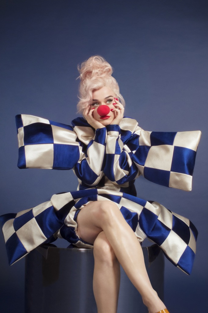 Cận kề ngày sinh, bà bầu Katy Perry vẫn năng nổ tung single và phát hành album mới ảnh 3