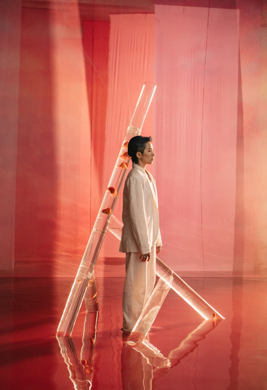 Giải mã loạt ẩn ý đằng sau những cảnh ngọt ngào của Gil Lê và nữ chính trong MV mới ảnh 3