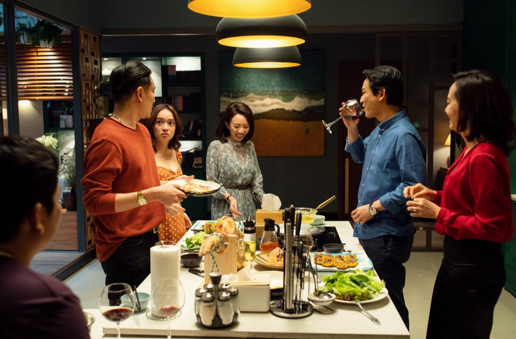 Kaity Nguyễn tiết lộ bị Kiều Minh Tuấn “hại” nên không thể thoại khi quay “Tiệc Trăng Máu“ ảnh 2