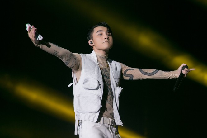 Sau loạt “thính” hoa hồng ngọt ngào, Sơn Tùng M-TP tung trailer MV đầy bí ẩn ảnh 6