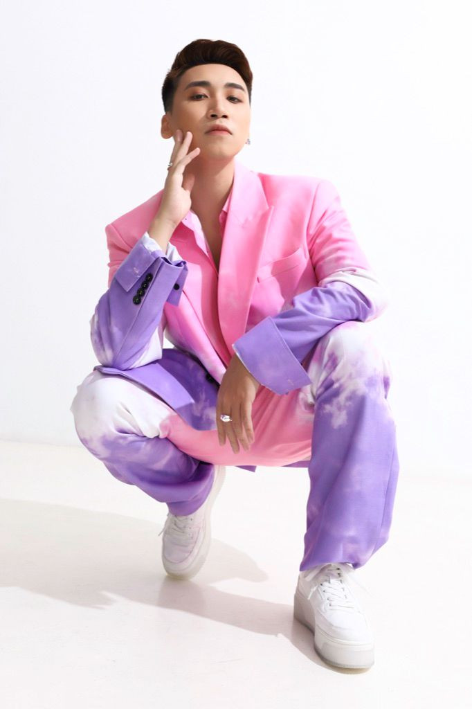 Huy Cung đón tuổi mới bằng bộ ảnh “hường phấn”, làm vlog tặng fan nhân dịp sinh nhật ảnh 2