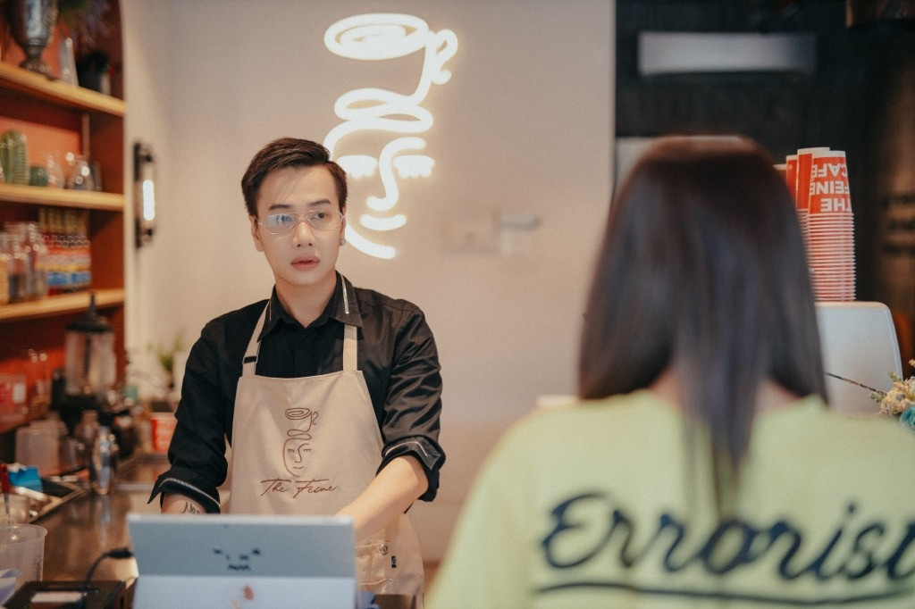 Đón chào mùa tựu trường, Lou Hoàng tung ngay MV “Bạn Cấp 3” đậm chất thanh xuân ảnh 2