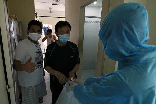 Sao Việt mùa cách ly: Jun Vũ “biến hình” cực xinh, “chị đại” Võ Hoàng Yến rời khu cách ly ảnh 5