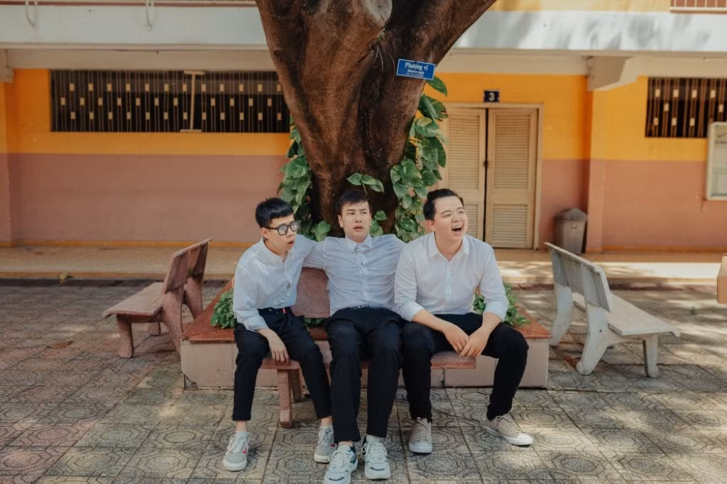 Đón chào mùa tựu trường, Lou Hoàng tung ngay MV “Bạn Cấp 3” đậm chất thanh xuân ảnh 6