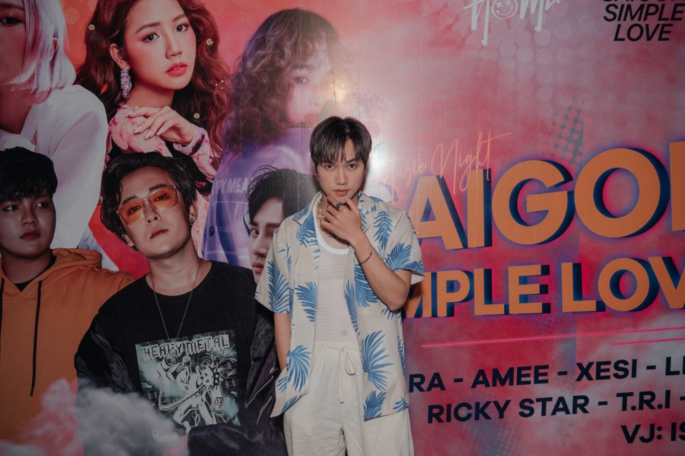 Cặp đôi “gà bông” Han Sara - Tùng Maru song ca cực ngọt, “tình bể bình” trên sân khấu ảnh 4