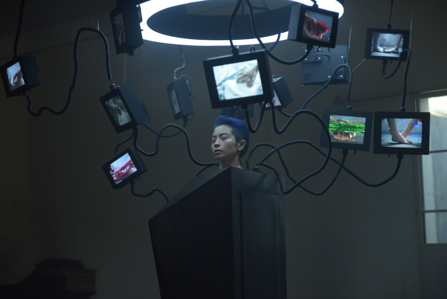 Giải mã loạt ẩn ý đằng sau những cảnh ngọt ngào của Gil Lê và nữ chính trong MV mới ảnh 4