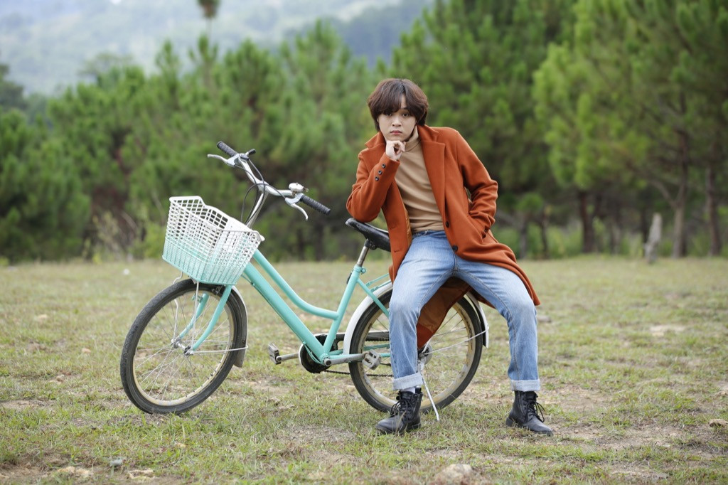 Thiên Khôi tái xuất cùng bản ballad “Xa Em” nhưng xuất hiện chưa đầy 1 phút trong MV ảnh 5