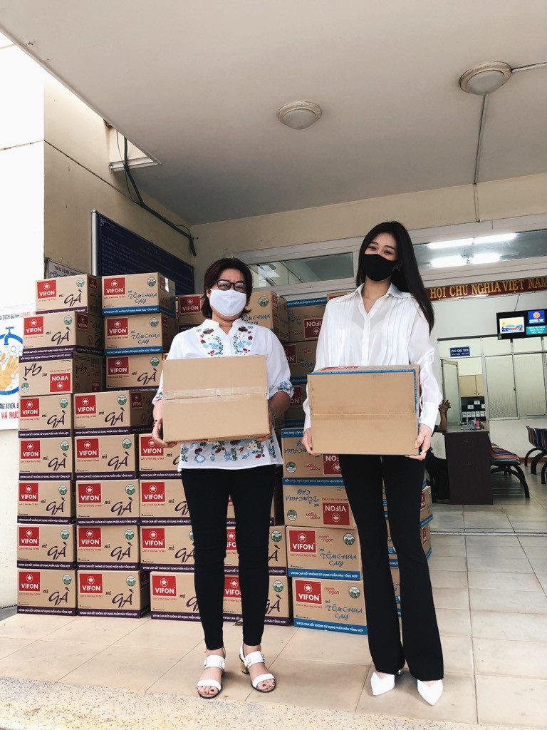 Sao Việt 24H: Liên Bỉnh Phát làm MV cổ động đẩy lùi COVID-19, Isaac tung poster siêu ngầu ảnh 9