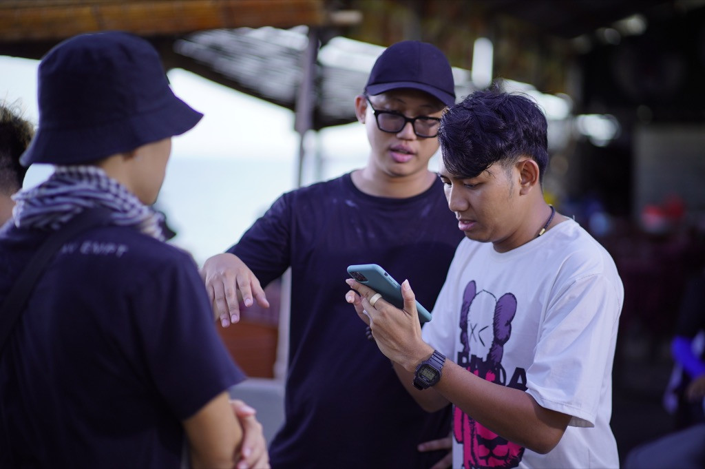 Thái Vũ tại hậu trường sản xuất MV "Muốn Nói Với Em" Kiều Minh Tuấn đau khổ vì tình trong MV mới “Muốn Nói Với Em” của Thái Vũ (FAPtv) ảnh 4