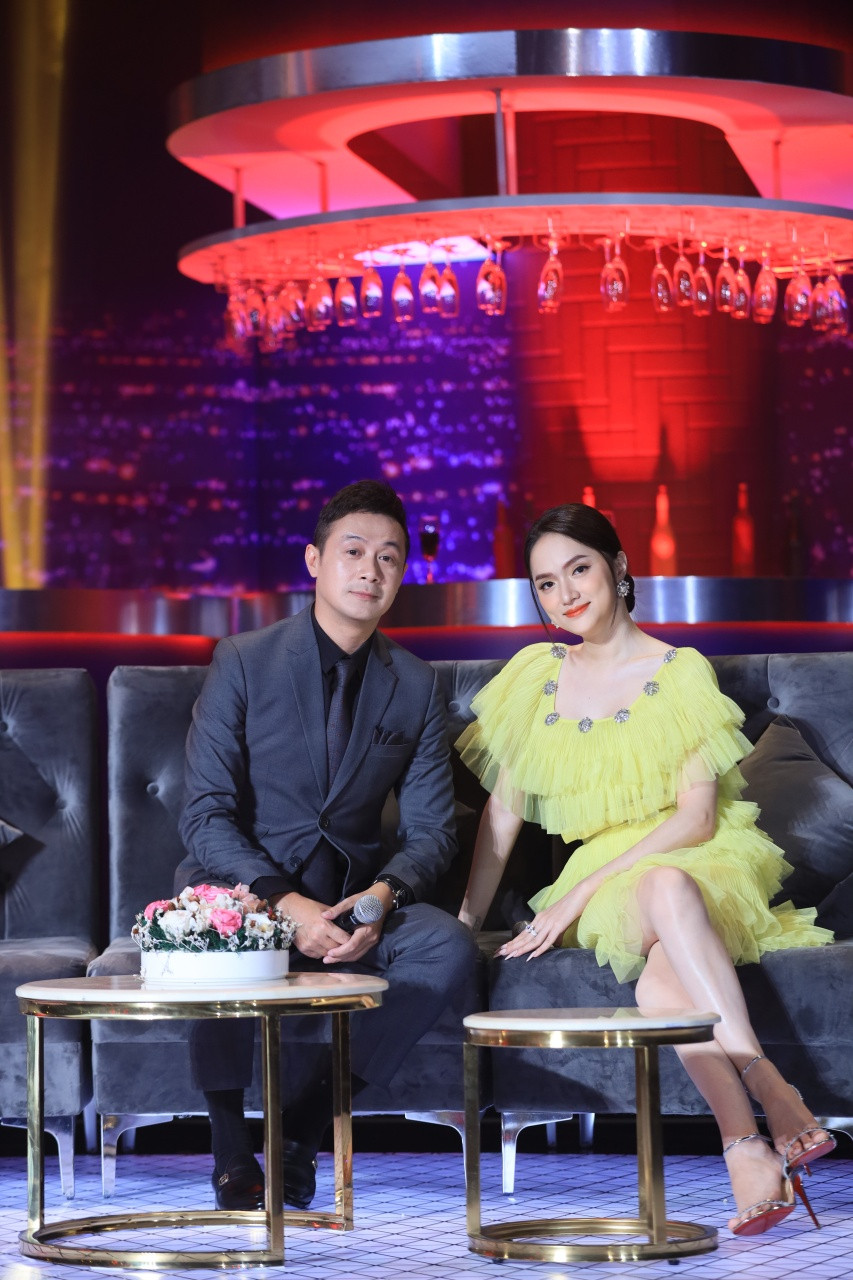 Hậu sóng gió tình cảm, Hương Giang sánh đôi cùng MC Anh Tuấn trong show âm nhạc ảnh 2