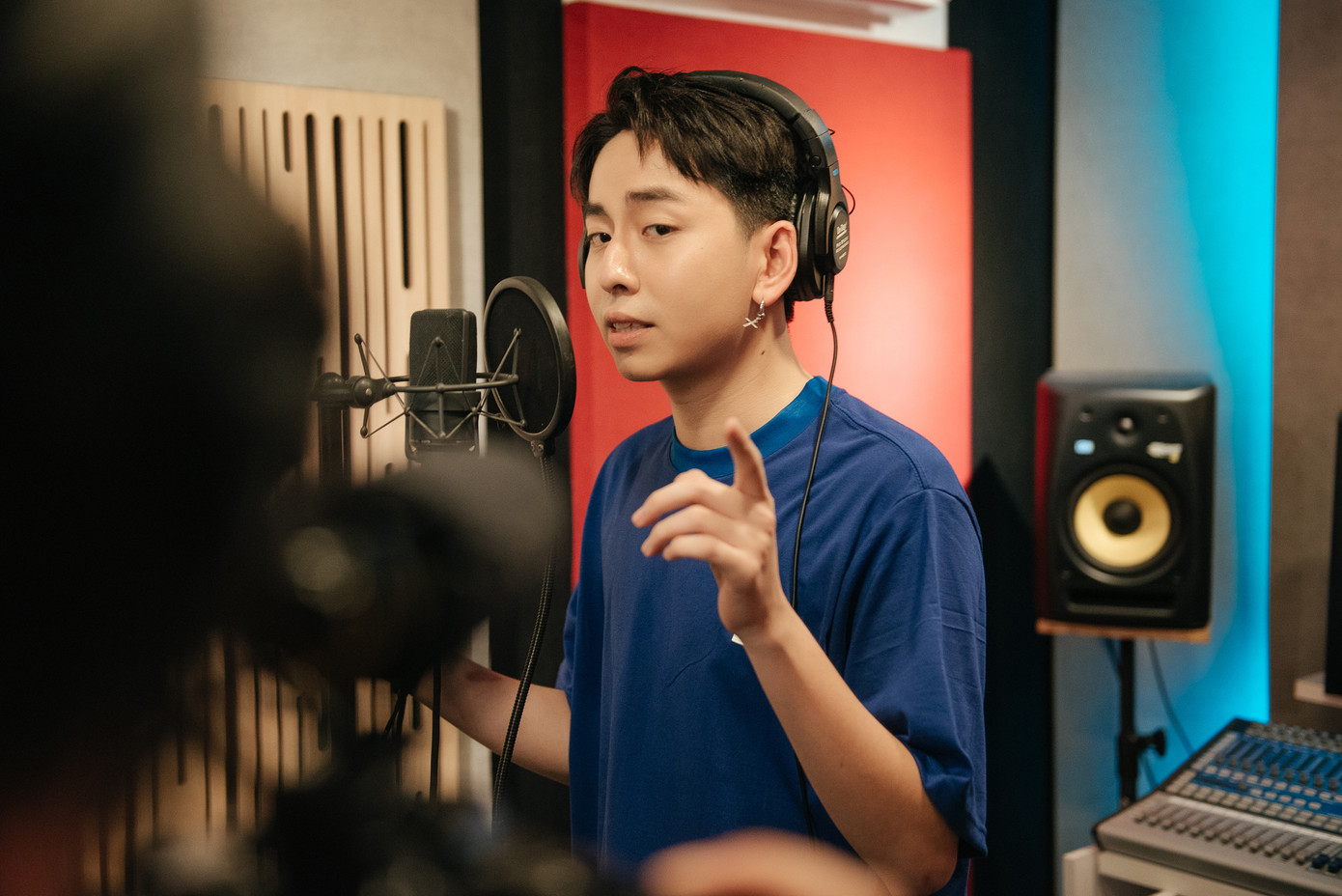 Osad sáng tác ca khúc động viên mọi người trong mùa đại dịch virus COVID-19 ảnh 2