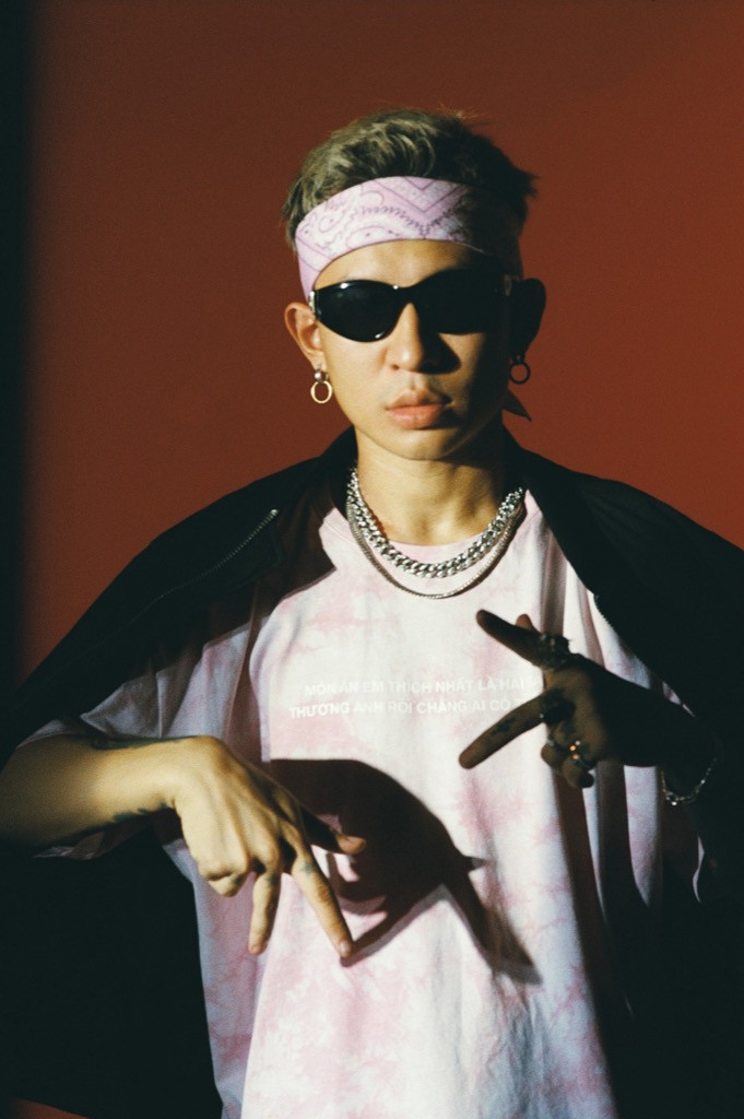 Binz tung bộ ảnh với 9 chiến binh tại “Rap Việt”, toàn đội nổi bật với concept đen-hồng ảnh 5