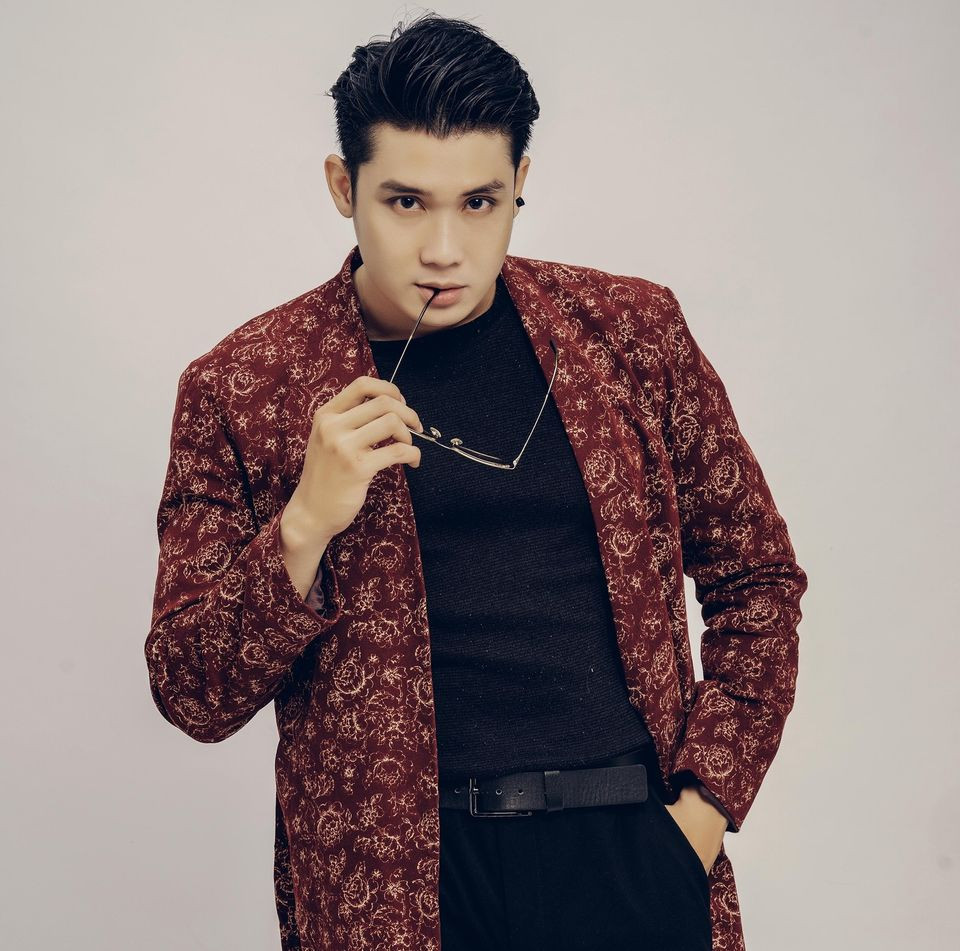 “Nhà văn triệu bản” Anh Khang sẽ là điểm nhấn thú vị của “Én Vàng Nghệ Sĩ 2020“? ảnh 4