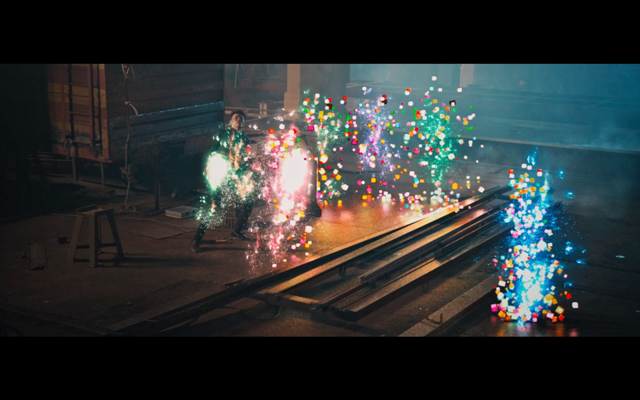 Isaac cực khổ hóa soái ca điệp viên nhưng fan chỉ lo “cà khịa”... cây súng nước ảnh 6