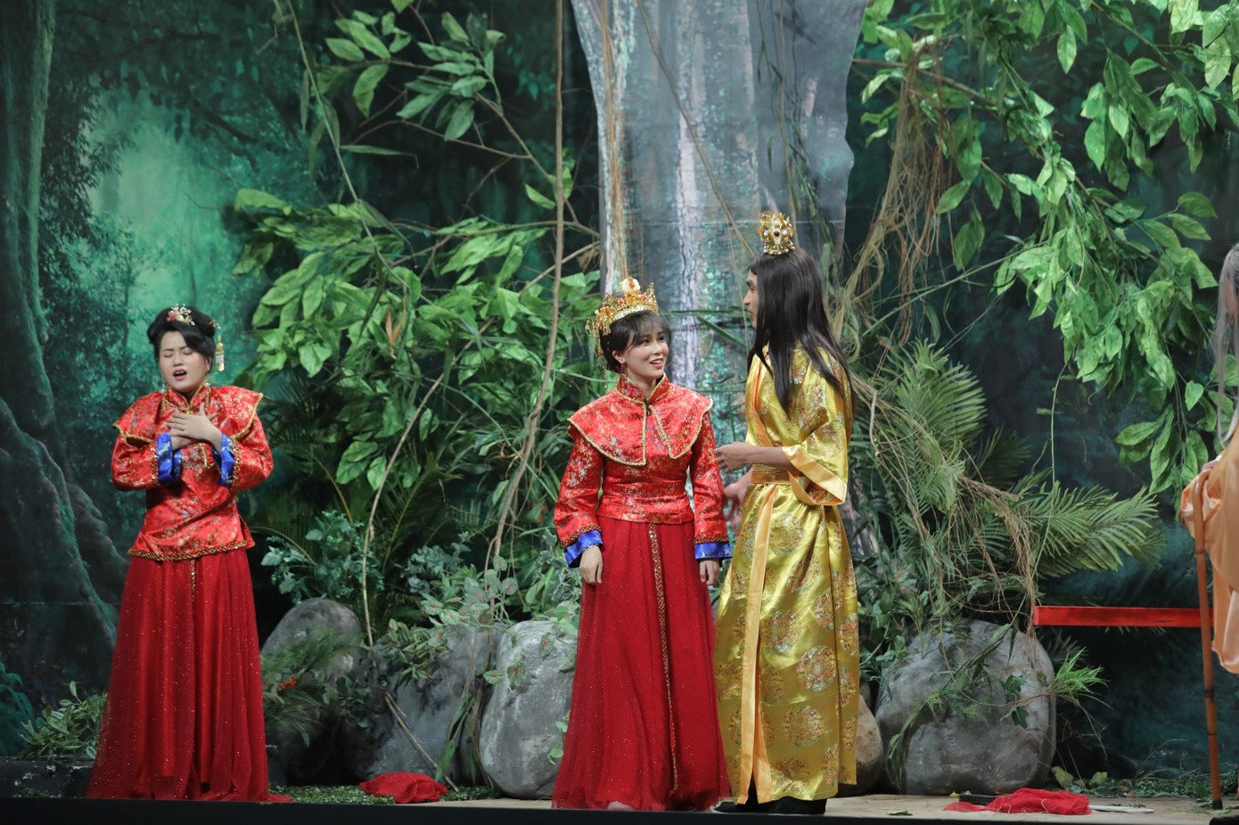 MisThy náo động cả sân khấu “Ơn Giời” và giành ngay cúp, không làm diễn viên hơi phí! ảnh 4