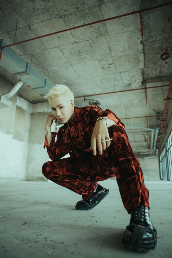 Lou Hoàng “lột xác” hình ảnh, chọn phong cách Hip-Hop “cool ngầu” cho MV mới ảnh 1