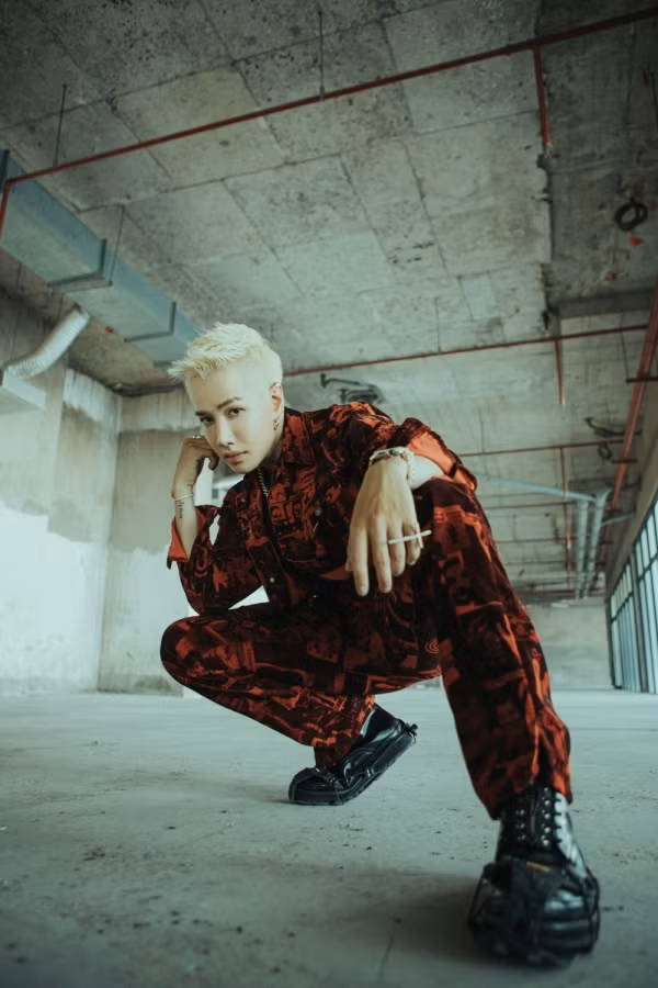 Lou Hoàng “lột xác” hình ảnh, chọn phong cách Hip-Hop “cool ngầu” cho MV mới ảnh 1