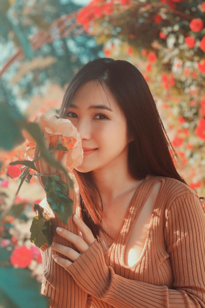 Sao Việt 24H: Bảo Thy khoe dáng ở biển, Hương Tràm ra mắt ca khúc mới mà cực quen ảnh 1