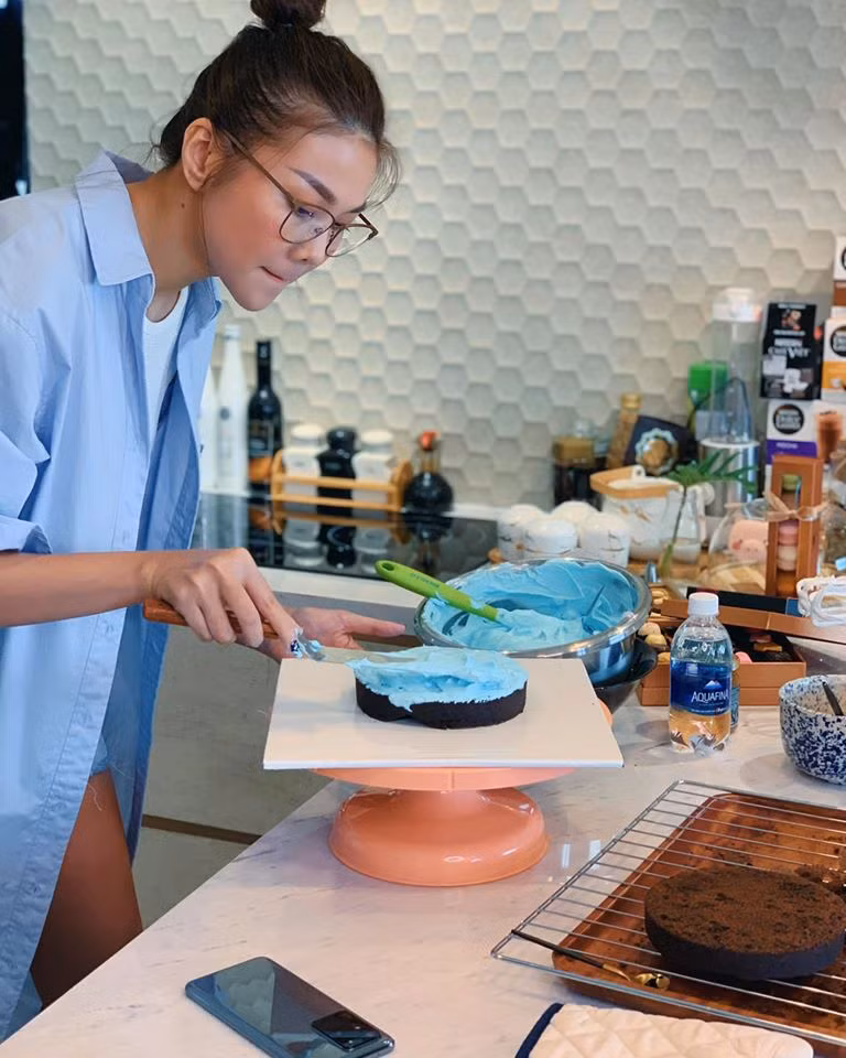 Sao Việt 24H: Vợ chồng Nhi - Thắng, Hoàng Yến, Thanh Hằng... mừng “Ngày Của Mẹ“ ảnh 6