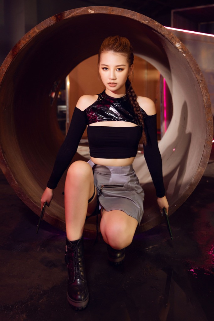 “Công chúa mùa hè” AMEE comeback đầy màu sắc, để khán giả tự chọn cái kết cho MV ảnh 1