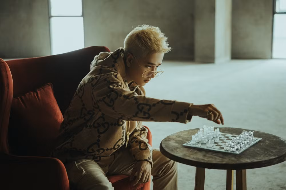 Lou Hoàng “lột xác” hình ảnh, chọn phong cách Hip-Hop “cool ngầu” cho MV mới ảnh 4