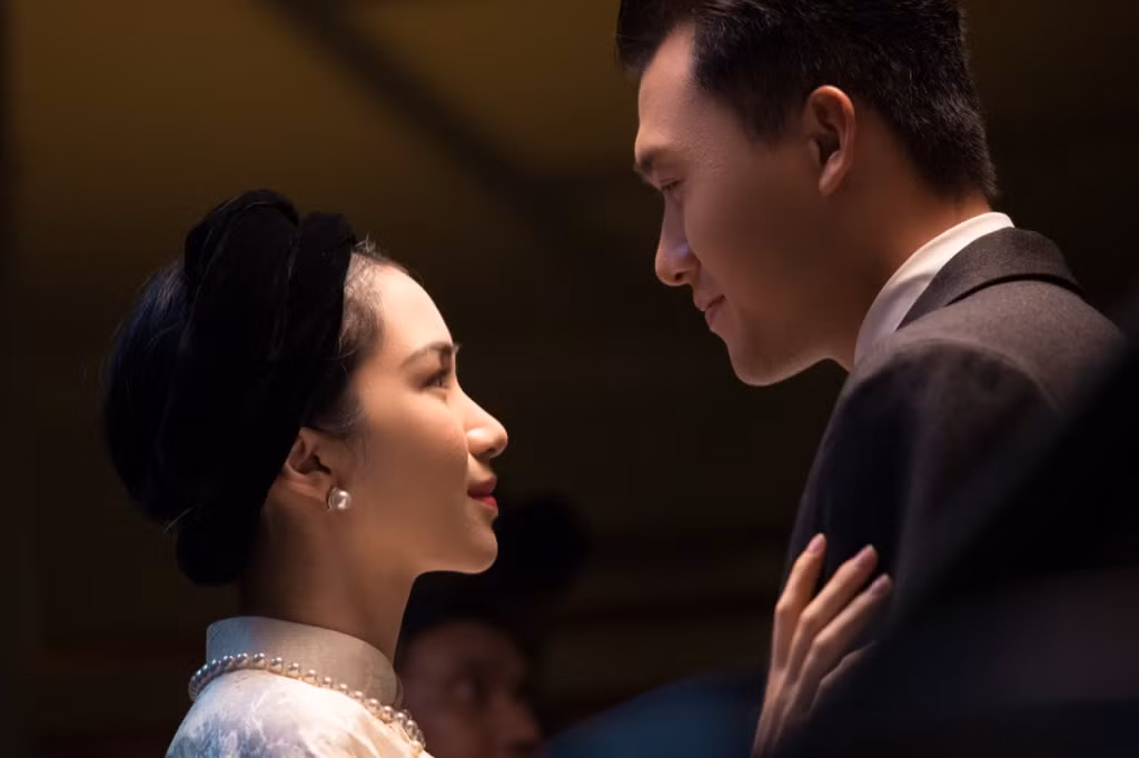 Sử dụng chất liệu lịch sử, MV của Hòa Minzy vượt Erik để giữ vị trí #1 Top Trending ảnh 1