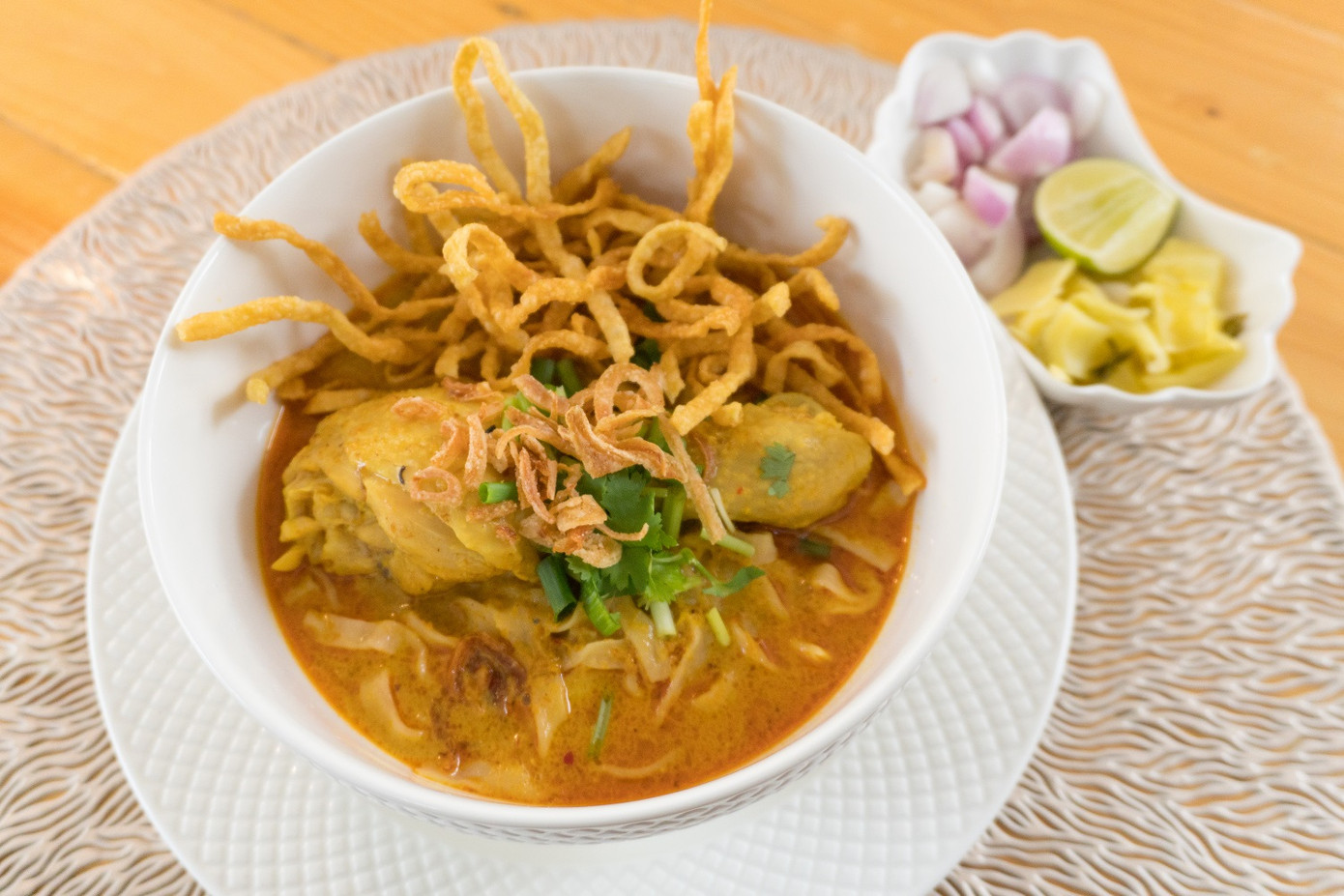 Thái Lan: Chủ quán mì Khao Soi “khởi nghiệp” ở tuổi 71 để tìm lại hương vị tuổi thơ ảnh 3