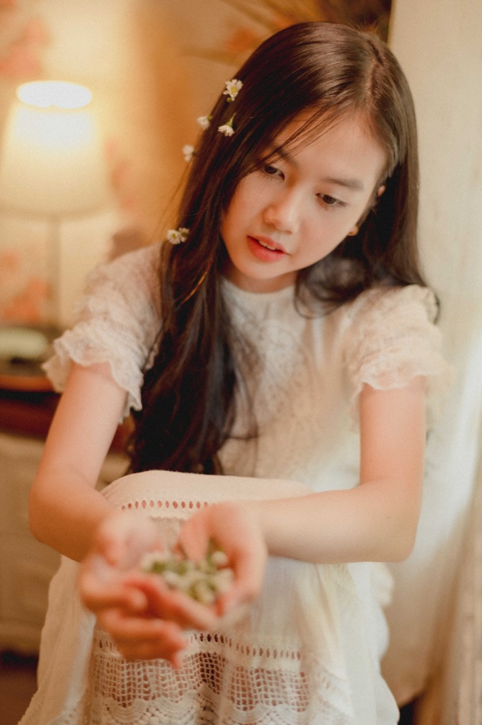 "Cô nàng Kim Ngưu" Bảo An hóa thiếu nữ trong veo, xinh ngỡ ngàng trong MV mới ảnh 1