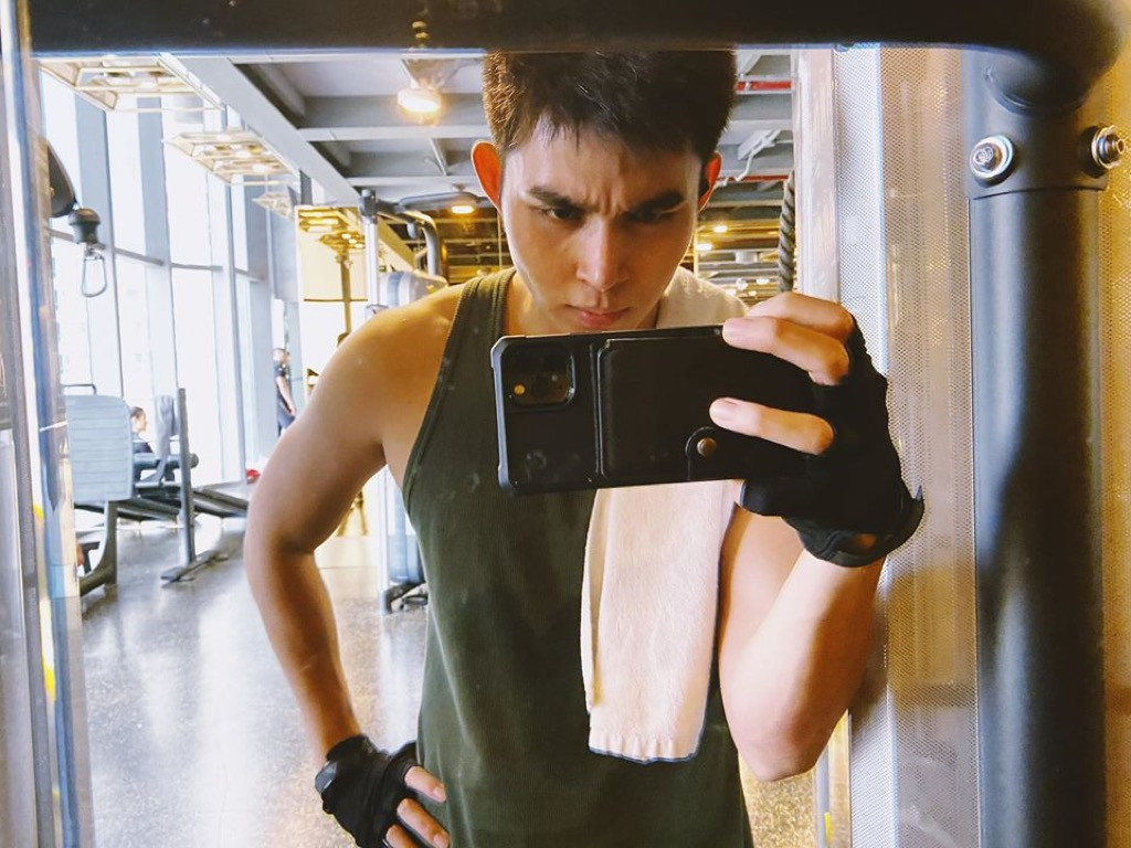 Sao Việt 24H: Hoa hậu Tiểu Vy khoe ảnh cực chất, Jun Phạm lộ cơ bắp săn chắc ảnh 8