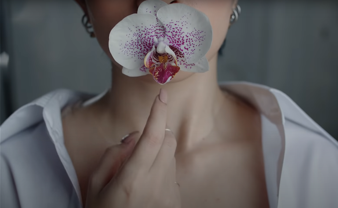 Giải mã loạt ẩn ý đằng sau những cảnh ngọt ngào của Gil Lê và nữ chính trong MV mới ảnh 1