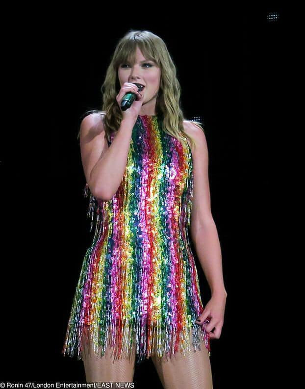 Loạt sao US&UK lan tỏa tình yêu đến cộng đồng LGBT+ trong “Tháng Tự Hào“ ảnh 1