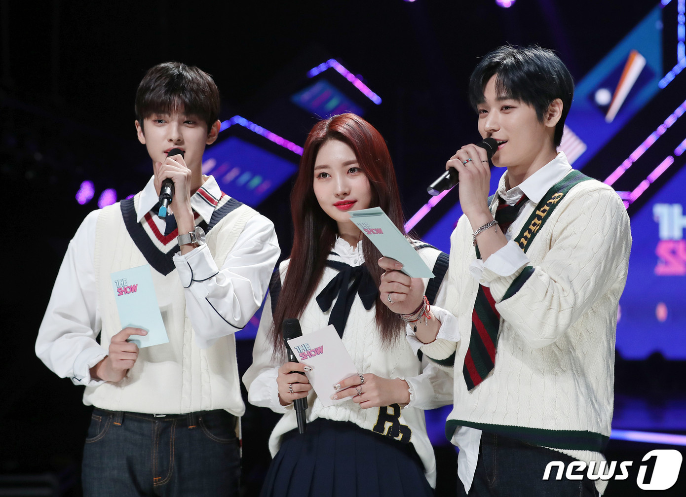 Thành viên Sihyeon hiện đang làm MC cho chương trình "The Show" Nhân viên của Everglow dương tính với COVID-19, toàn bộ lịch trình của nhóm bị hủy bỏ ảnh 1
