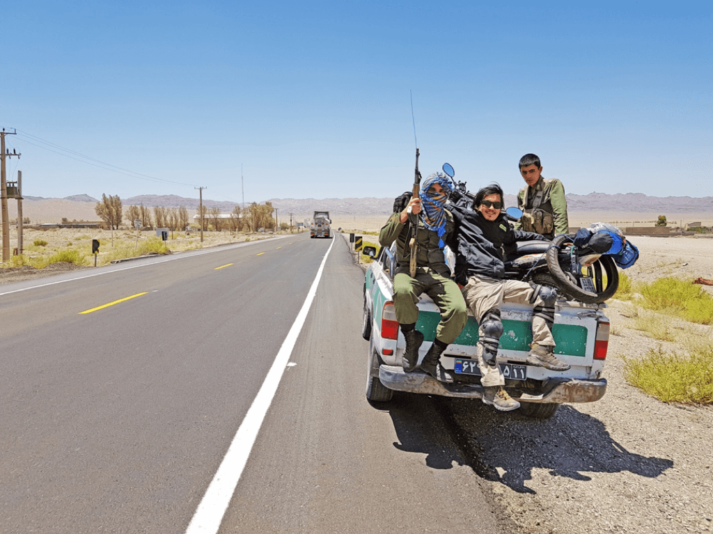 Phượt thủ “lì” nhất Việt Nam: 1 chiếc xe máy, 65 quốc gia, 1.111 ngày, 80.000 km! ảnh 6