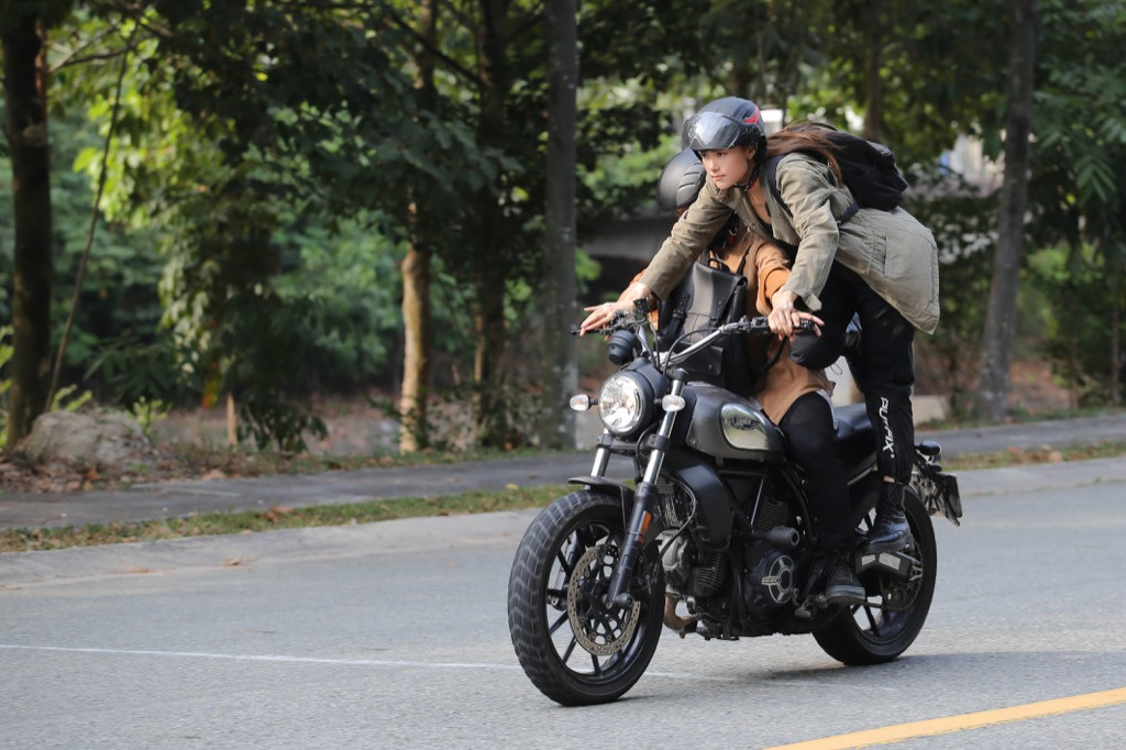 Minh Hằng đánh cascadeur chảy cả máu mũi khi diễn cảnh hành động ảnh 1