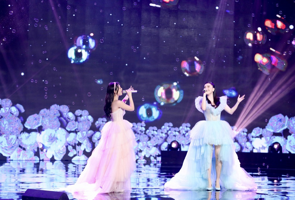 Khoảnh khắc chuyển giao thế hệ “Công chúa TeenPop“: Bảo Thy “trao vương miện” cho AMEE ảnh 2