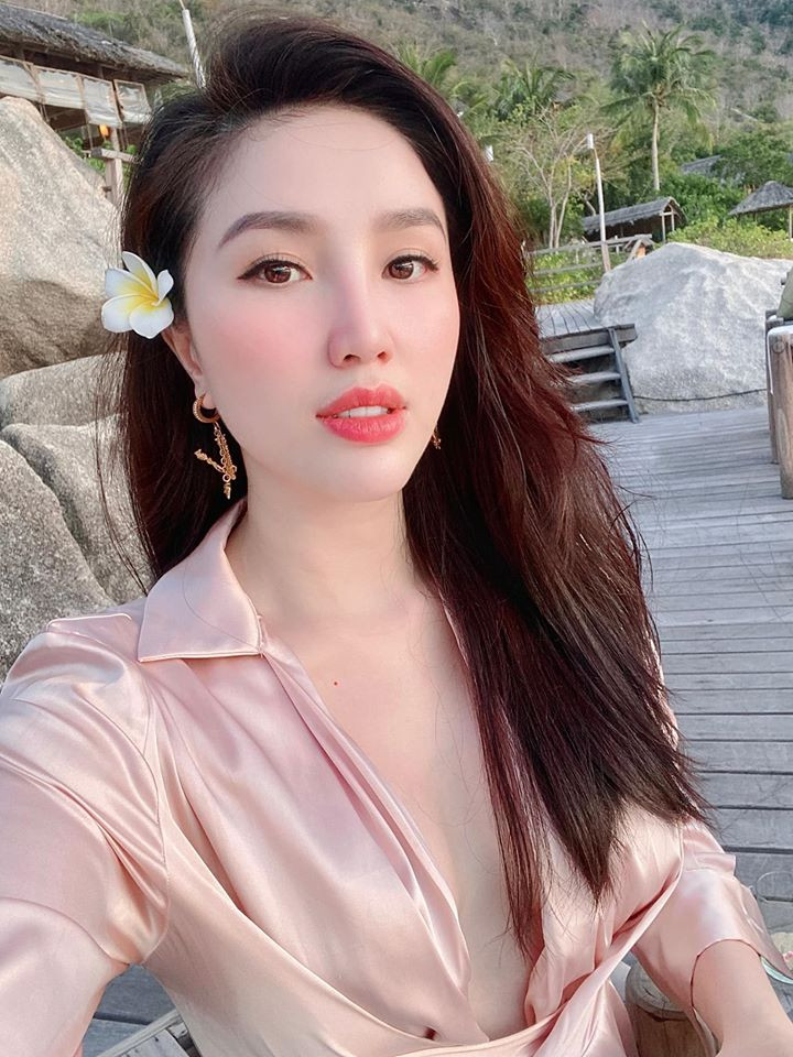 Sao Việt 24H: Đông Nhi - Ông Cao Thắng khoe ảnh ngọt ngào, Kaity Nguyễn hé lộ hình lúc nhỏ ảnh 8