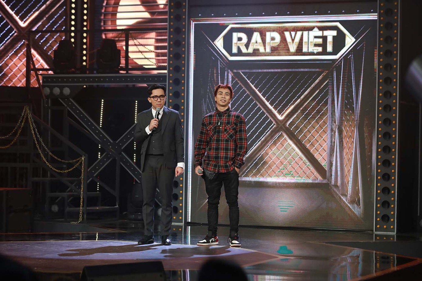 Rap Việt tập 1: Suboi phán Karik “một màu”, xuất hiện “bậc thầy” kể chuyện bằng rap ảnh 7