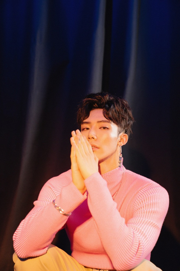 Sao Việt 24H: JSol ra mắt ca khúc tự sáng tác, Hoàng Thùy Linh đăng ảnh cùng thú cưng ảnh 2