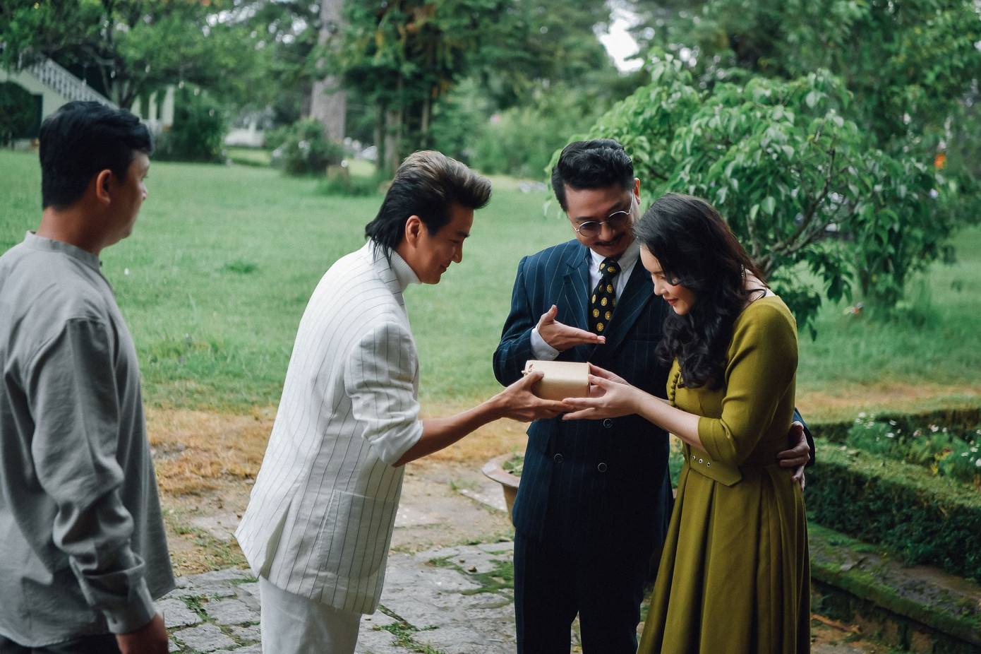 Lý Nhã Kỳ xuất hiện chớp nhoáng trong teaser MV kịch tính của Đàm Vĩnh Hưng ảnh 2