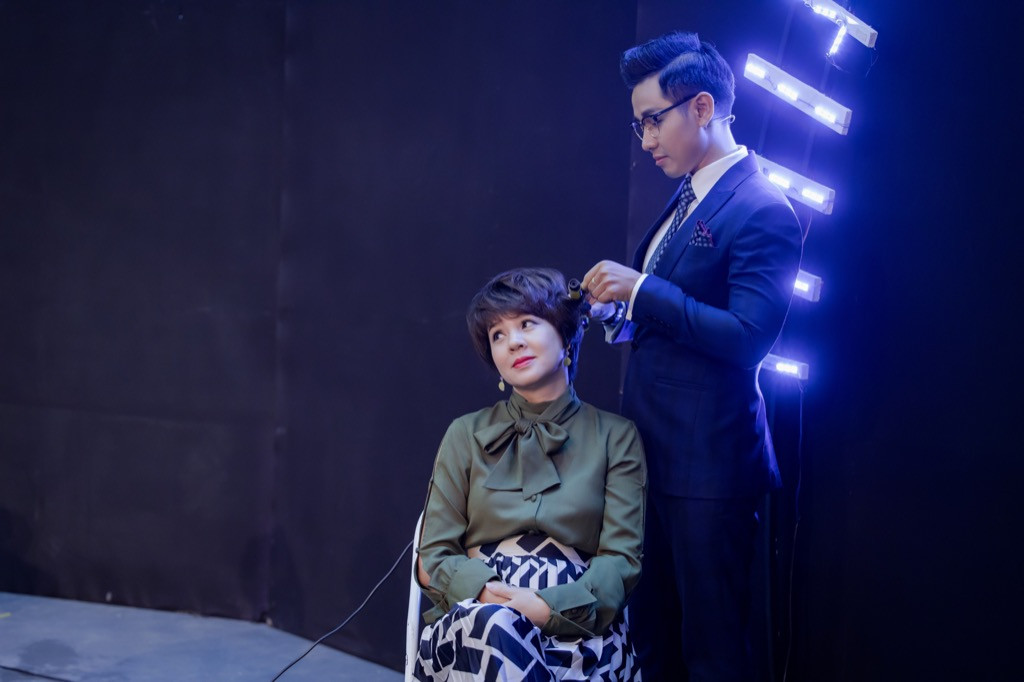 MC Diễm Quỳnh livestream bán hàng theo thử thách của MC Nguyên Khang ảnh 2