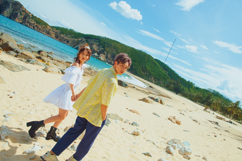 JSol "bất chấp thủ đoạn" để cưa đổ Han Sara trong MV “Hiếm Có Khó Tìm“ ảnh 5