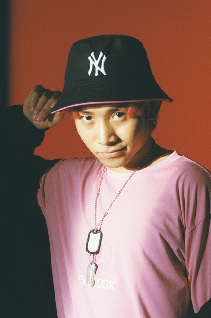 Binz tung bộ ảnh với 9 chiến binh tại “Rap Việt”, toàn đội nổi bật với concept đen-hồng ảnh 3