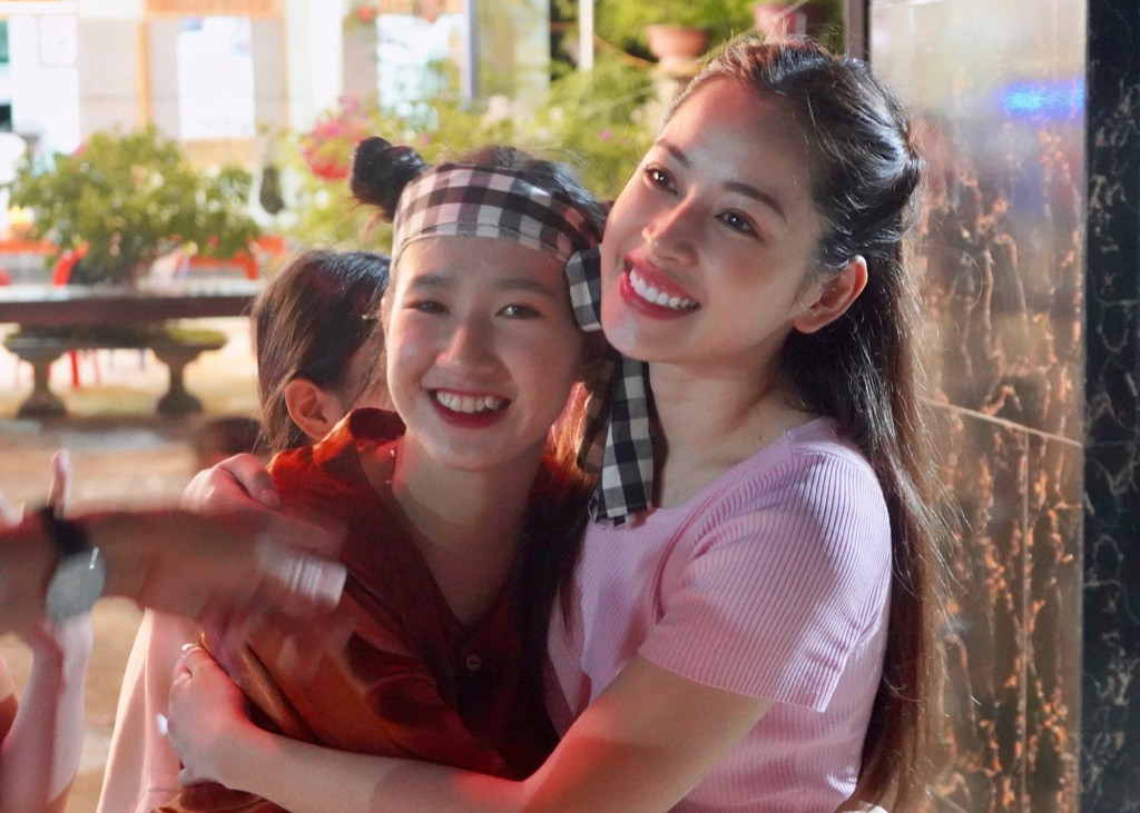 Chi Pu hóa “chị Hằng” mang niềm vui Trung Thu đến với những mảnh đời khó khăn ảnh 6