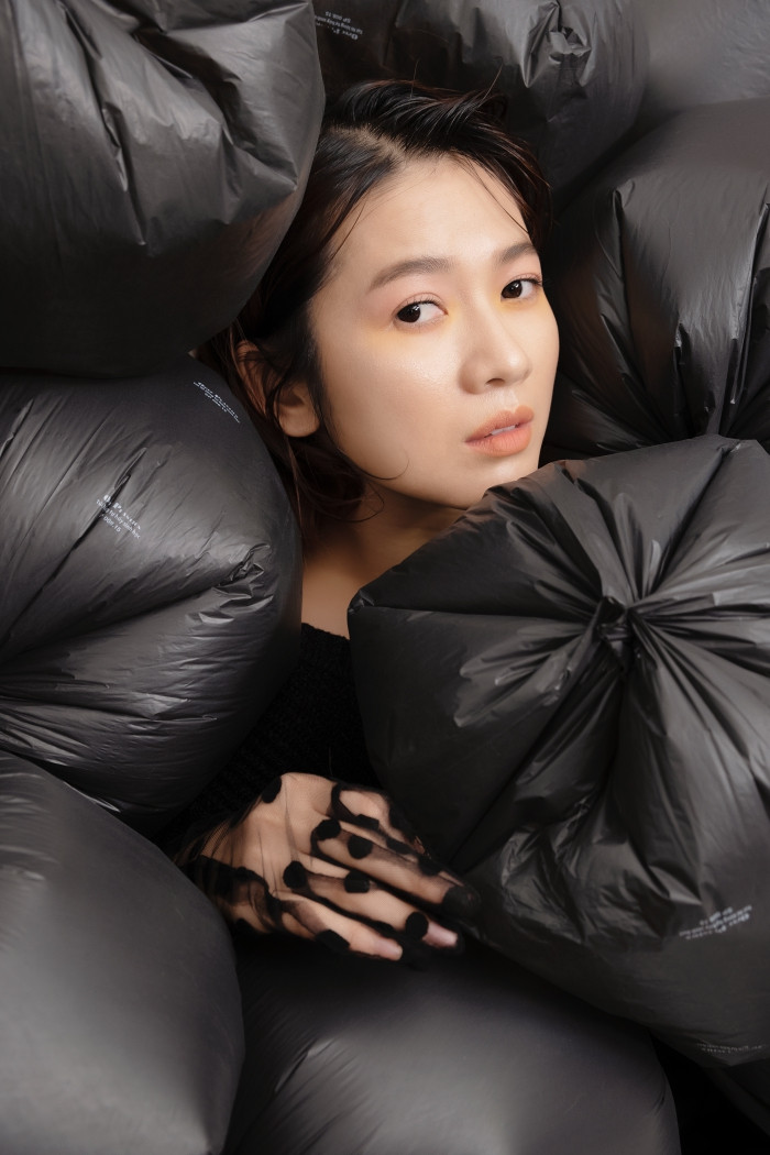 Oanh Kiều chụp ảnh cùng rác thải nhựa, kêu gọi bảo vệ môi trường ảnh 5