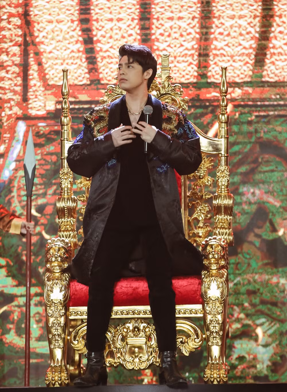 Noo Phước Thịnh hóa “ông hoàng cô đơn”, Gil Lê “trách cứ người cũ” tại V Heartbeat ảnh 2