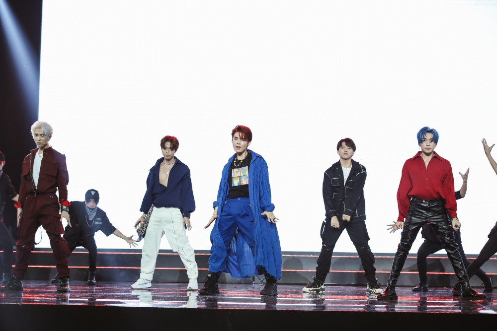 Noo Phước Thịnh hóa “ông hoàng cô đơn”, Gil Lê “trách cứ người cũ” tại V Heartbeat ảnh 6